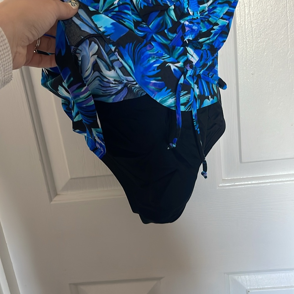 One piece - Picture 3 of 3